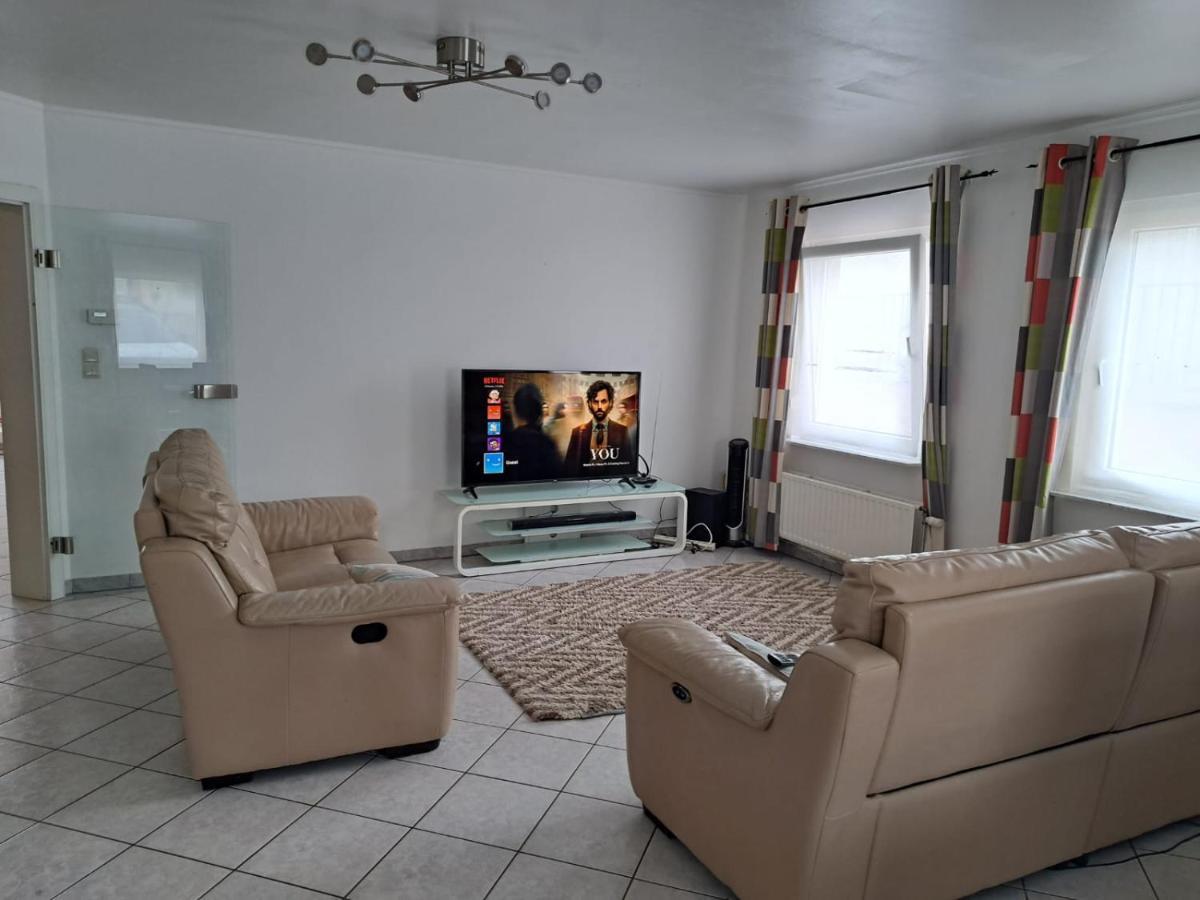 Large Room In Schuttrange Free Parking 10Mins To Airport Excellent Customer Services Eksteriør bilde