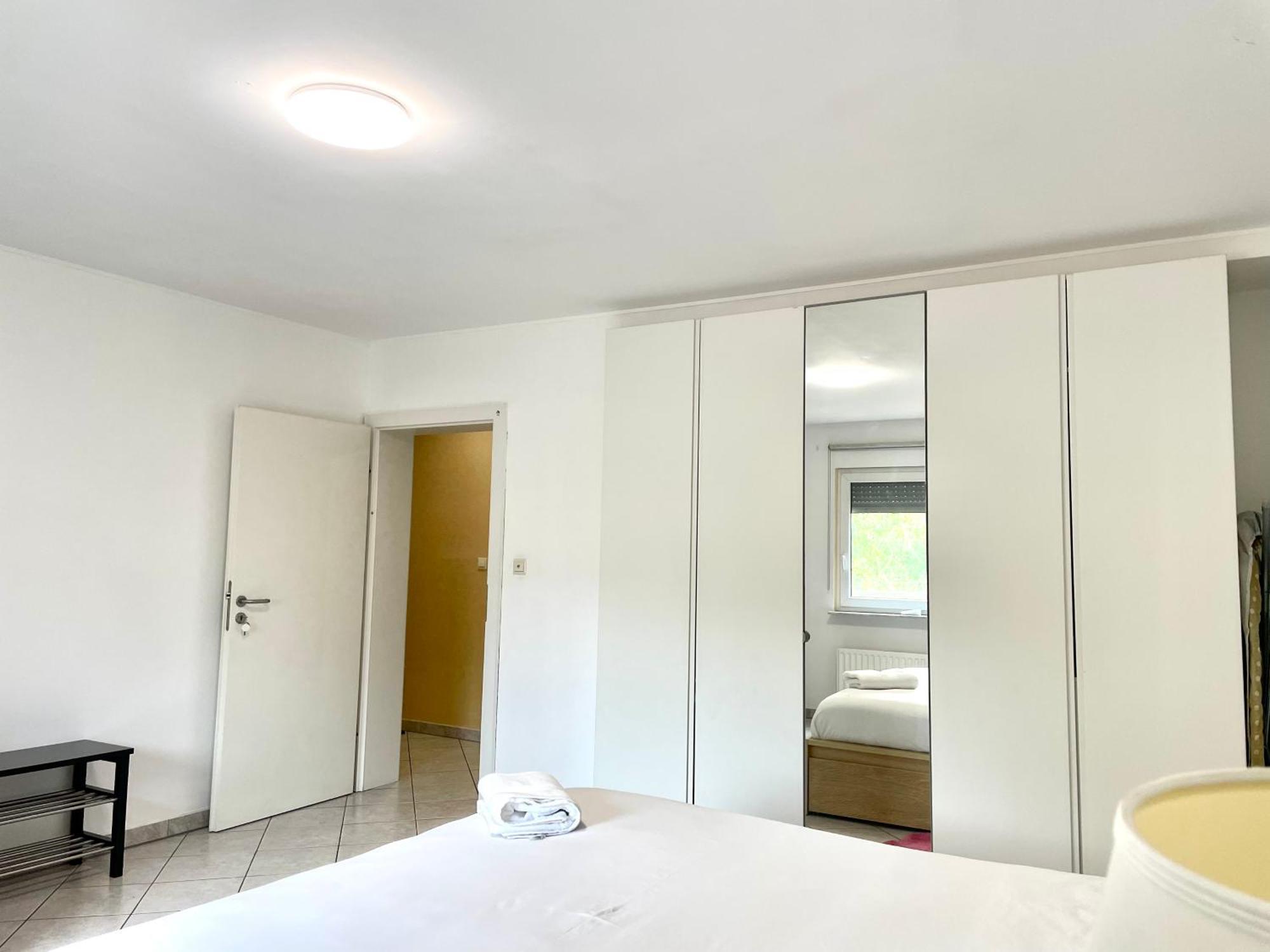 Large Room In Schuttrange Free Parking 10Mins To Airport Excellent Customer Services Eksteriør bilde
