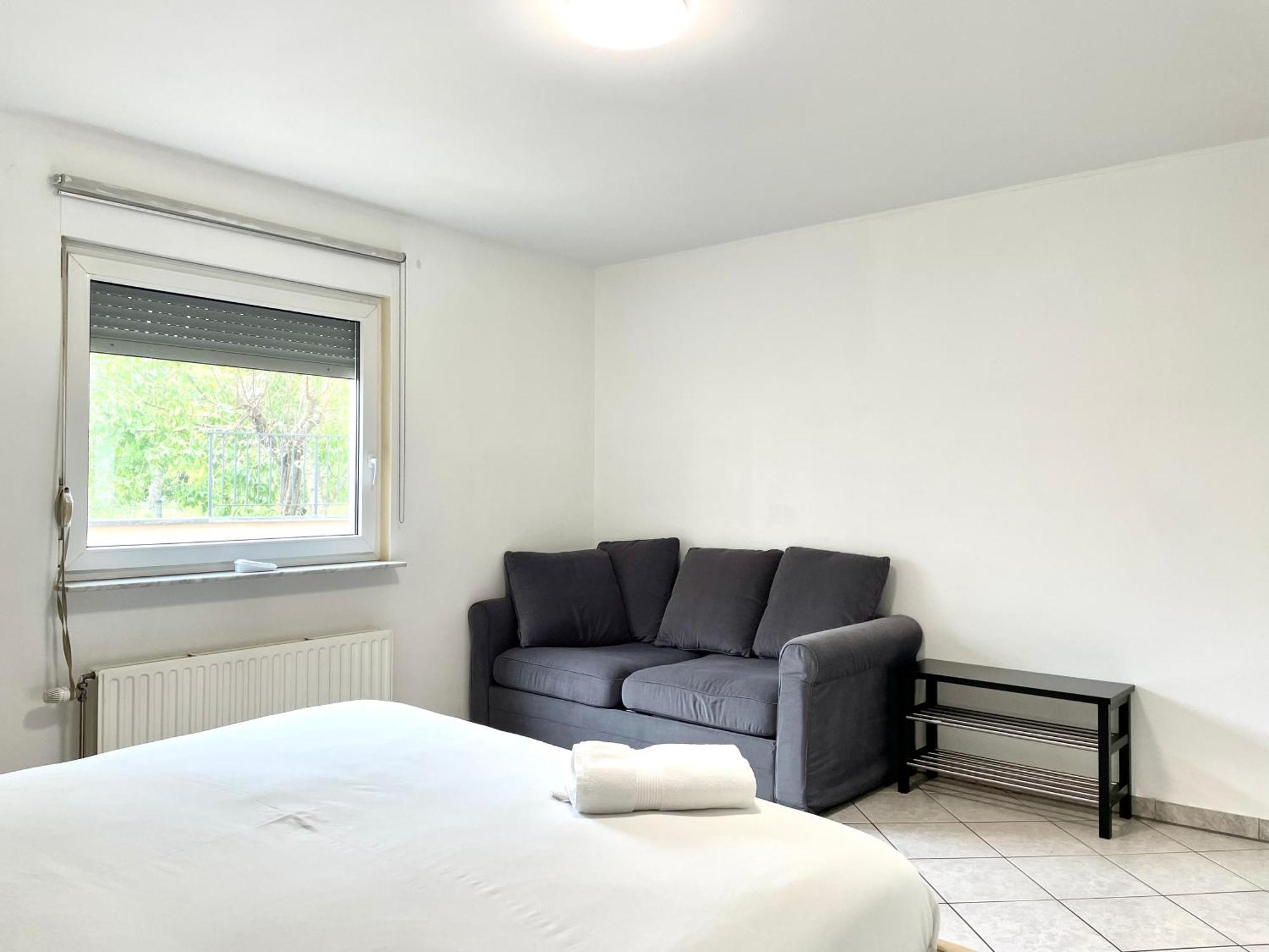 Large Room In Schuttrange Free Parking 10Mins To Airport Excellent Customer Services Eksteriør bilde