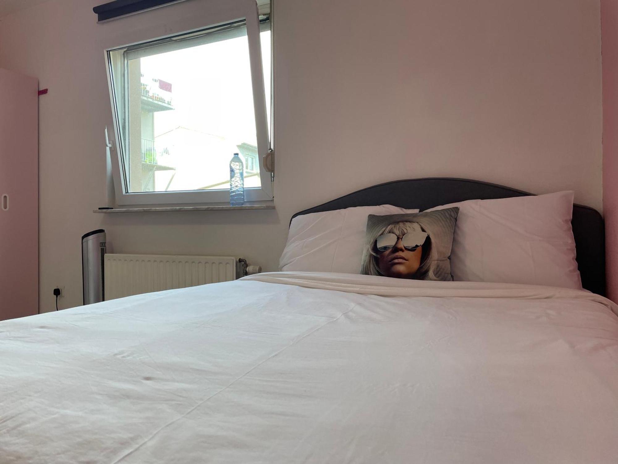 Large Room In Schuttrange Free Parking 10Mins To Airport Excellent Customer Services Eksteriør bilde