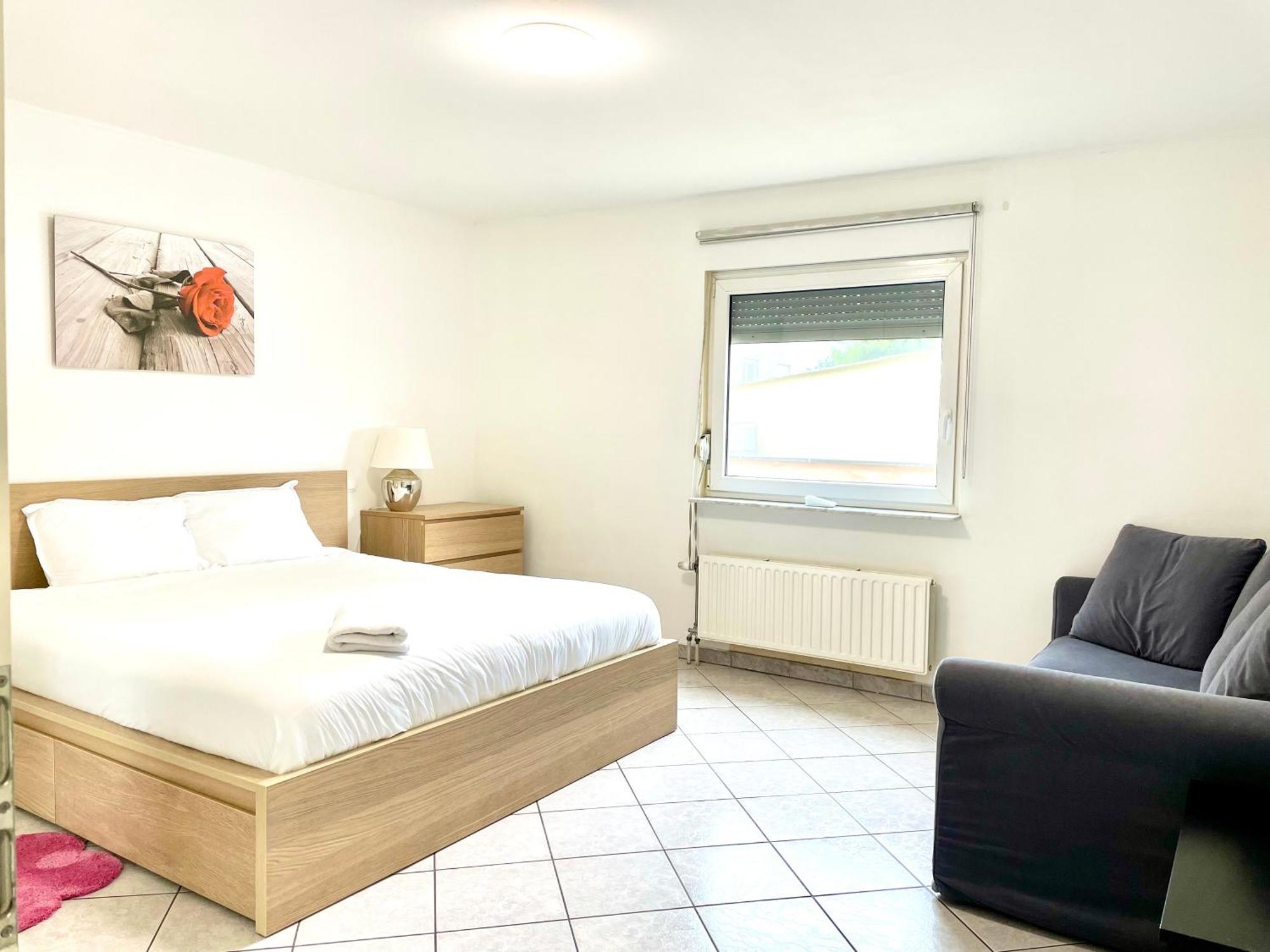 Large Room In Schuttrange Free Parking 10Mins To Airport Excellent Customer Services Eksteriør bilde